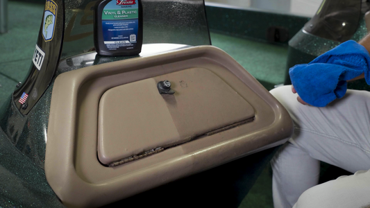 Quickly Clean Your Boat After a Day on the Water